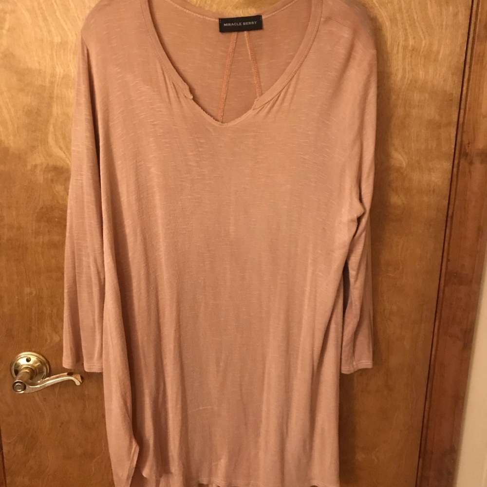 V neck long tail top!